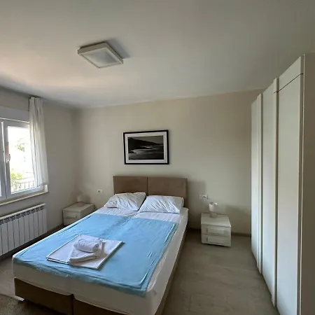 Ribarska Koliba - Rosa * Μεντουλίν